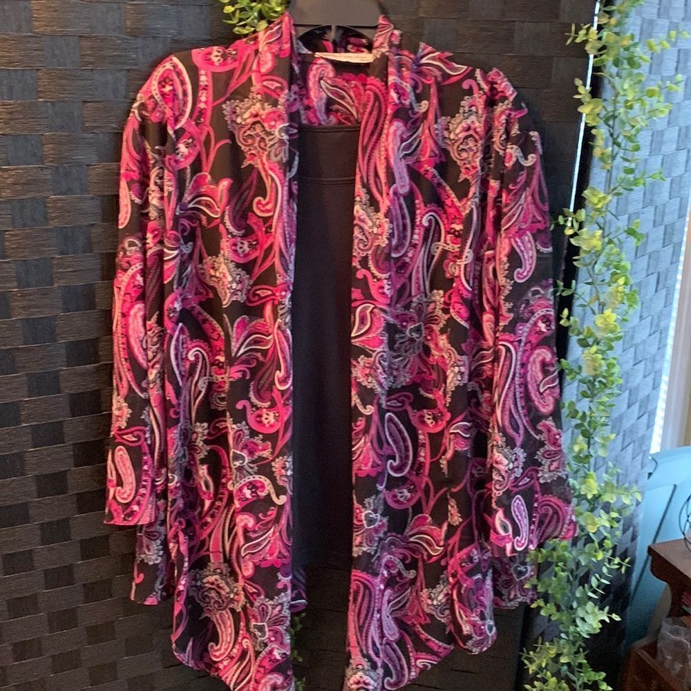 Signature by Larry Levine woman Size 3X  top with built-in black tank.  Like new